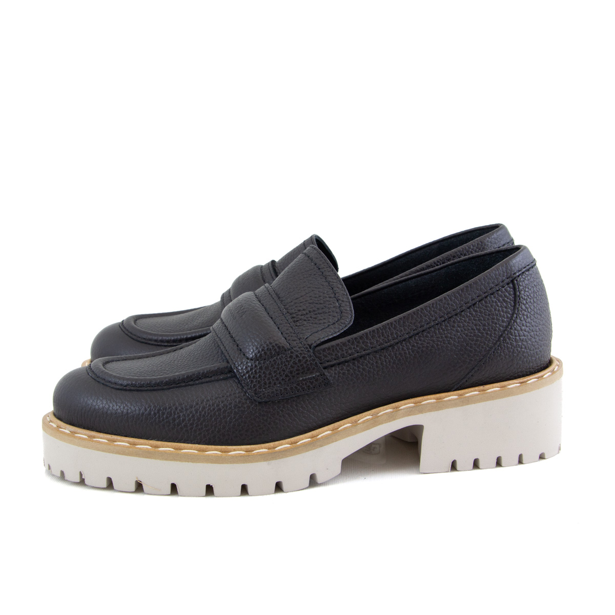 Donna Carolina Olivia Nero Grained Loafer